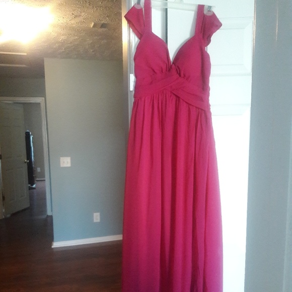 Gorgeous fuchsia flowy dress with split - Picture 2 of 2